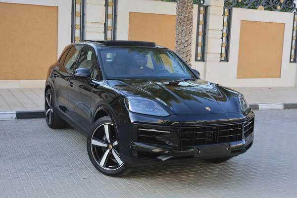 Porsche Cayenne 2024-62000KM-GCC SPECS-5 YEAR WARRANTY AND SERVICE CONTRACT OR 2029