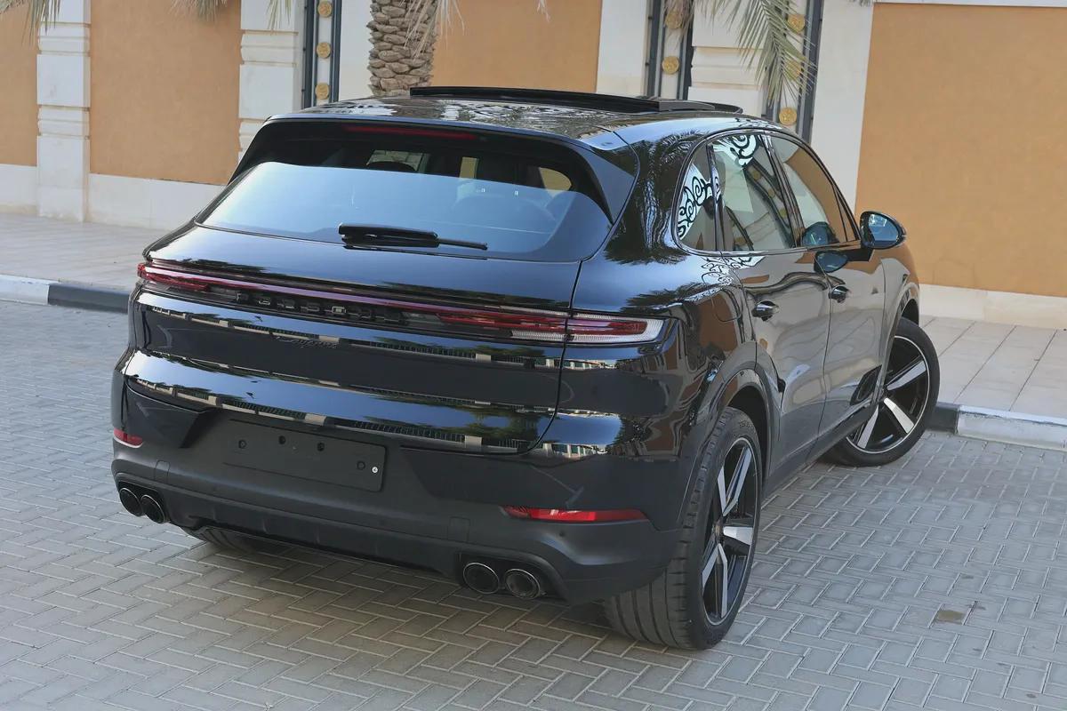 Porsche Cayenne 2024-62000KM-GCC SPECS-5 YEAR WARRANTY AND SERVICE CONTRACT OR 2029-2-2