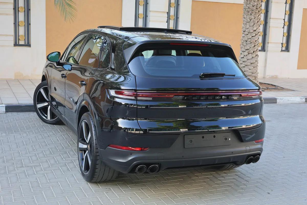 Porsche Cayenne 2024-62000KM-GCC SPECS-5 YEAR WARRANTY AND SERVICE CONTRACT OR 2029-3-3