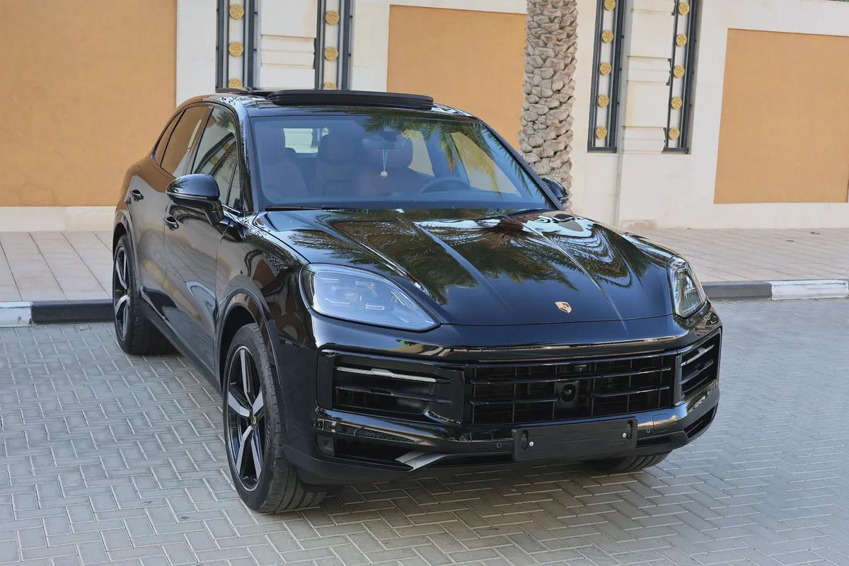 Porsche Cayenne 2024-62000KM-GCC SPECS-5 YEAR WARRANTY AND SERVICE CONTRACT OR 2029-4-4