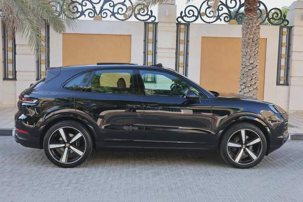 Porsche Cayenne 2024-62000KM-GCC SPECS-5 YEAR WARRANTY AND SERVICE CONTRACT OR 2029