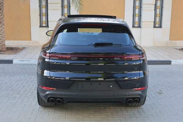 Porsche Cayenne 2024-62000KM-GCC SPECS-5 YEAR WARRANTY AND SERVICE CONTRACT OR 2029