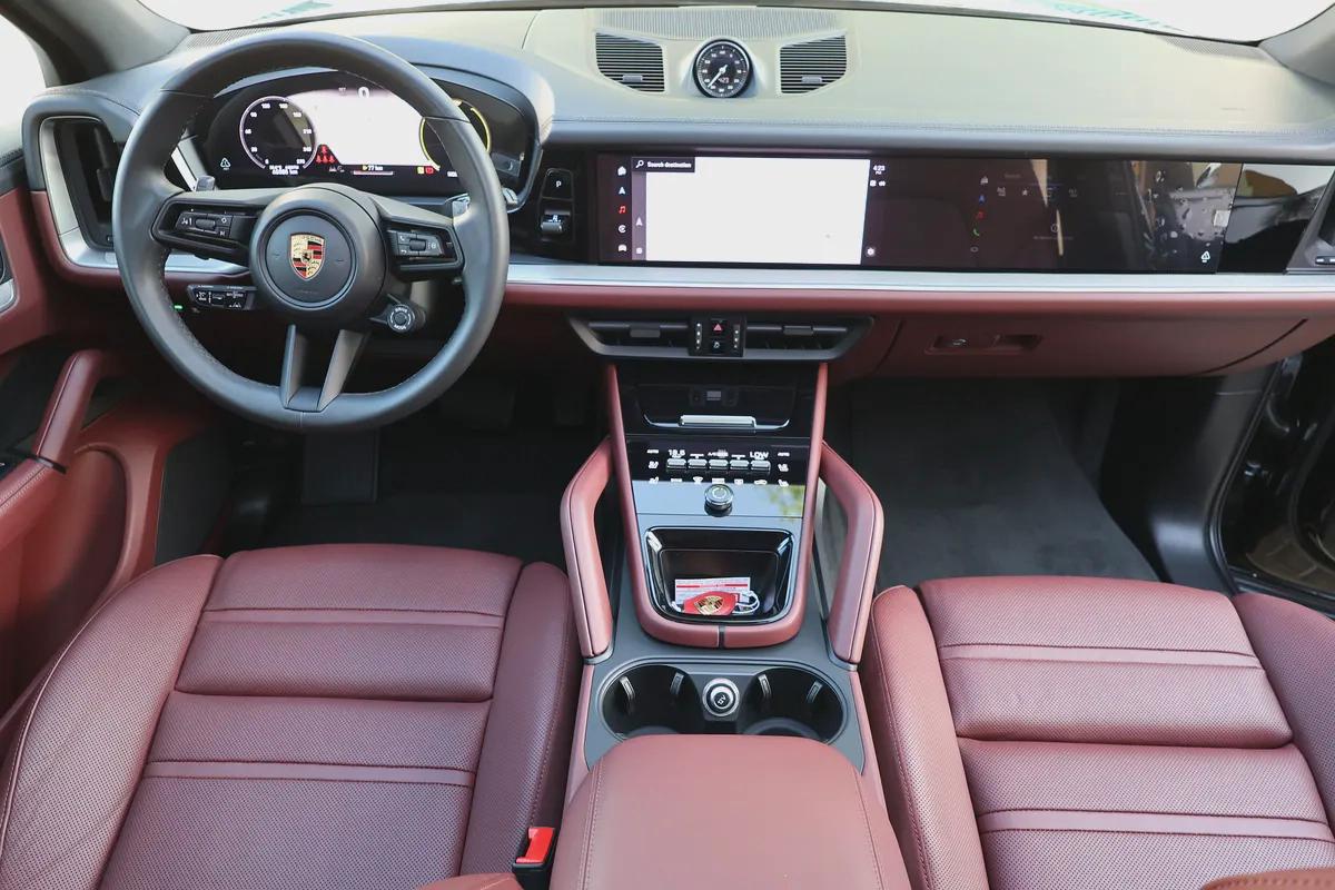 Porsche Cayenne 2024-62000KM-GCC SPECS-5 YEAR WARRANTY AND SERVICE CONTRACT OR 2029-13-13