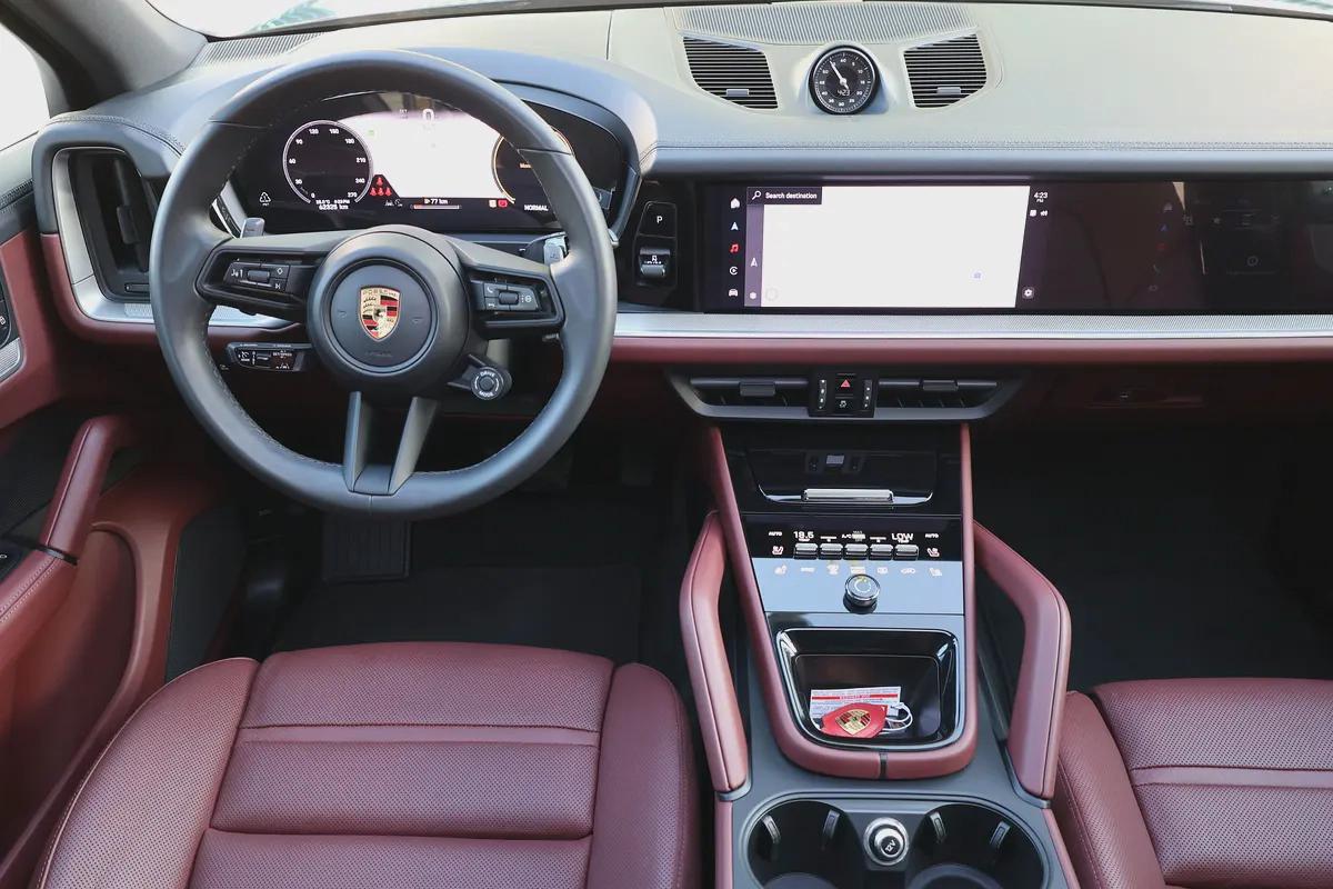 Porsche Cayenne 2024-62000KM-GCC SPECS-5 YEAR WARRANTY AND SERVICE CONTRACT OR 2029-14-14