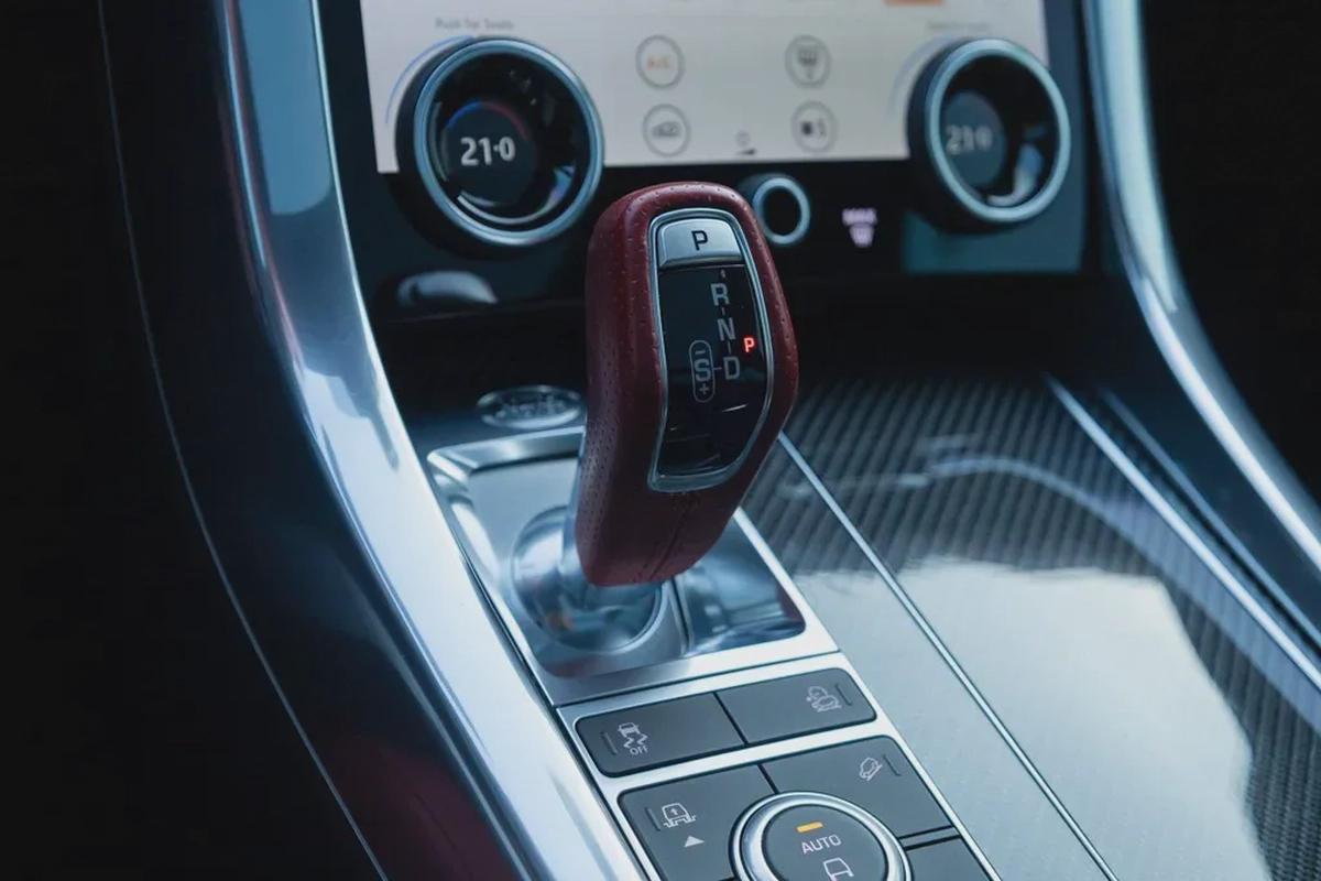 Land Rover Range Rover Sport SVR 2022-12-12