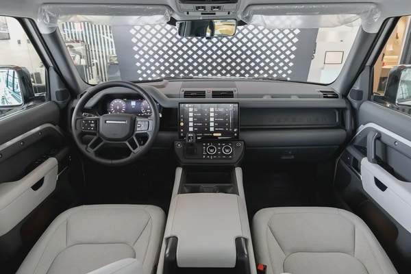 Land Rover Defender | 110 X-Dynamic HSE P400 | GCC Specs | 2026 (Export)