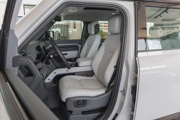 Land Rover Defender | 110 X-Dynamic HSE P400 | GCC Specs | 2026 (Export)