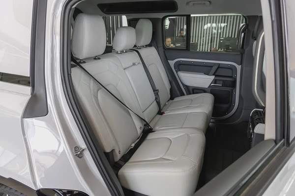 Land Rover Defender | 110 X-Dynamic HSE P400 | GCC Specs | 2026 (Export)