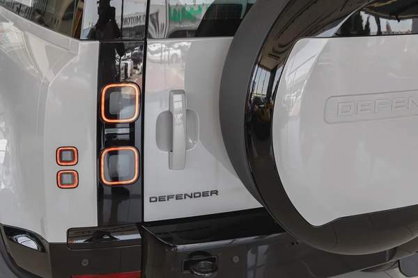 Land Rover Defender | 110 X-Dynamic HSE P400 | GCC Specs | 2026 (Export)