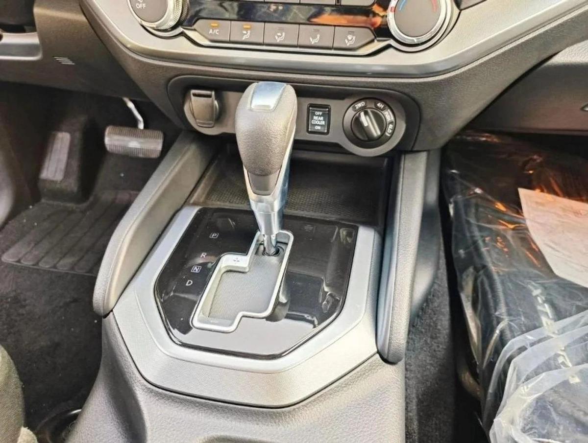 Nissan XTerra 4WD SE 2.5L V4 7SEATS AT 2023-11-11