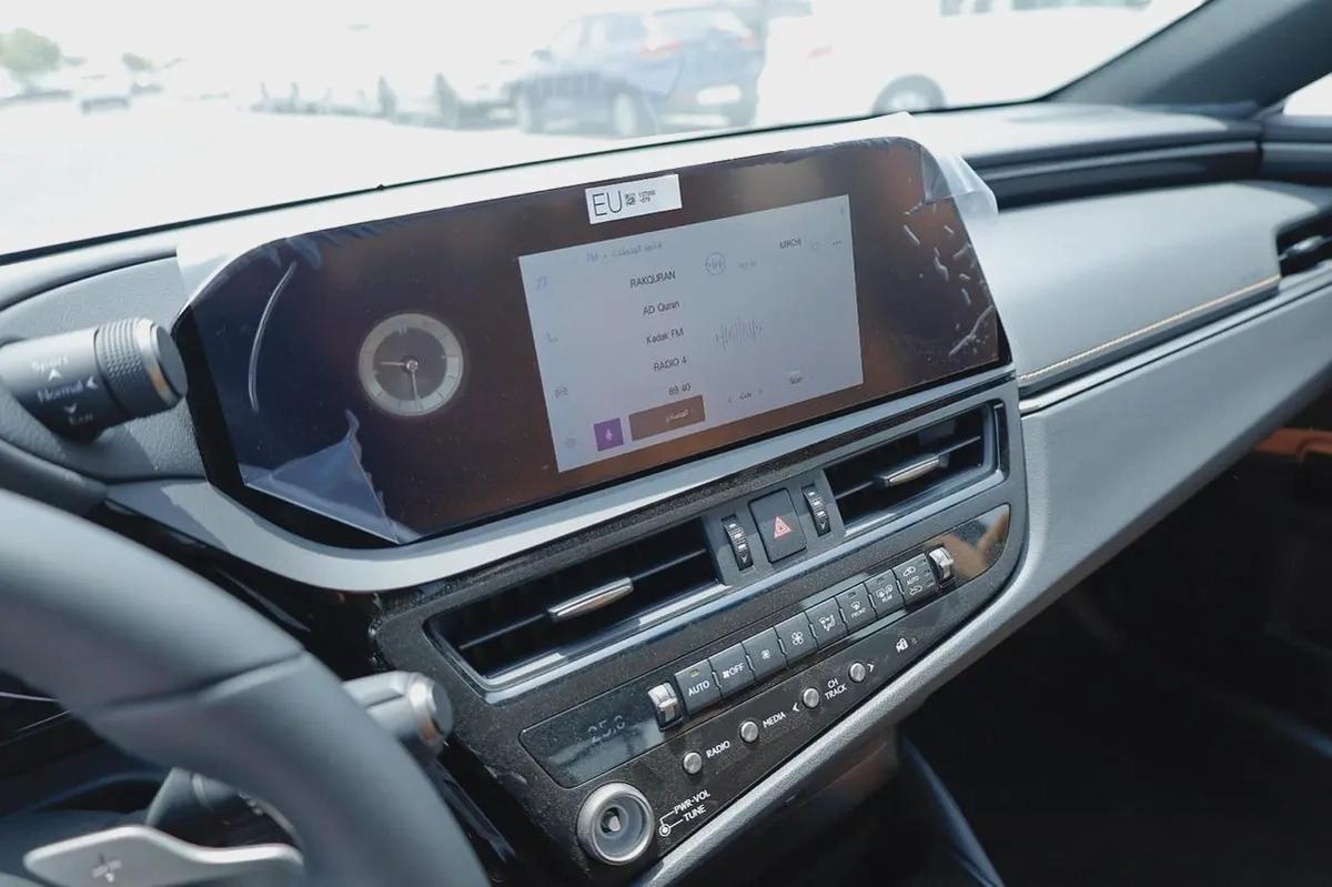 LEXUS ES300H 2.5L GCC 2025 0 KM-7-7