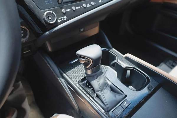 LEXUS ES300H 2.5L GCC 2025 0 KM