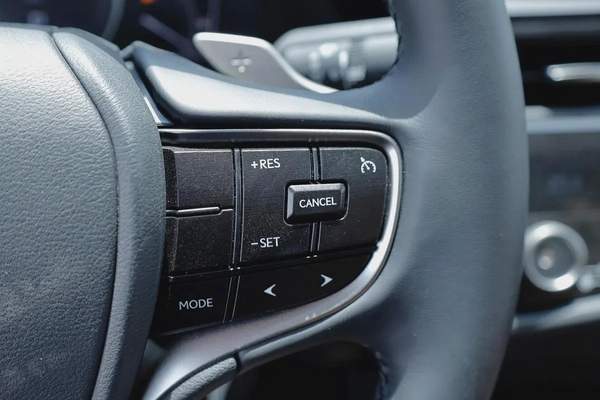 LEXUS ES300H 2.5L GCC 2025 0 KM