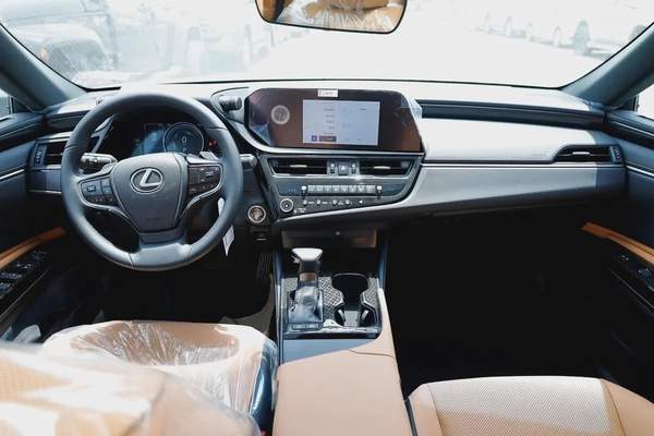 LEXUS ES300H 2.5L GCC 2025 0 KM
