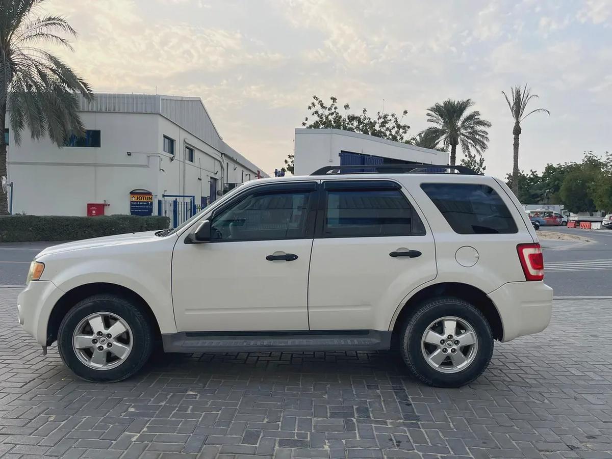 FORD | ESCAPE | XLT | 2.5L 4-CYLINDERS | 2009 | GCC | LOW MILAGE | WELL MAINTAINED-5-5