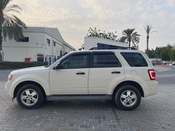 FORD | ESCAPE | XLT | 2.5L 4-CYLINDERS | 2009 | GCC | LOW MILAGE | WELL MAINTAINED