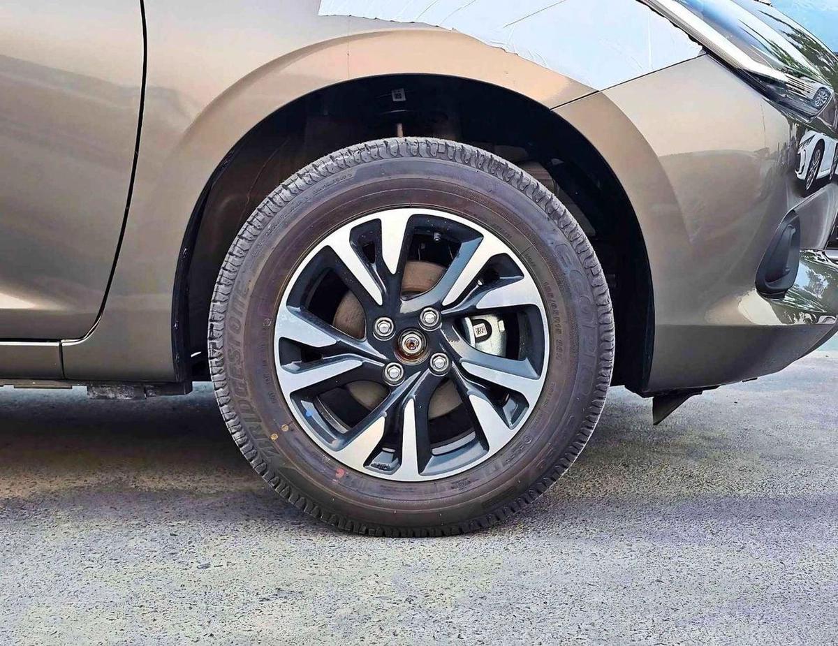 Suzuki Swift GLX /1.2L PETROL A/T/ PUSH START, REAR PARKING SENSOR , REAR CAMERA (CODE # SGLX)-7-7