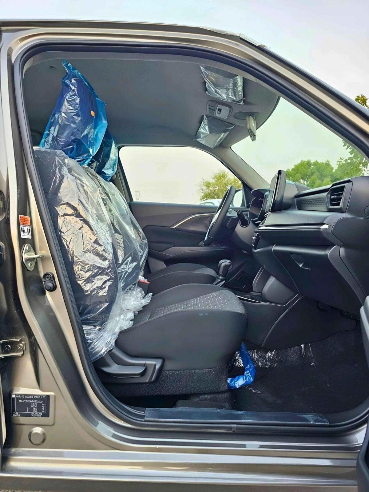 Suzuki Swift GLX /1.2L PETROL A/T/ PUSH START, REAR PARKING SENSOR , REAR CAMERA (CODE # SGLX)-9-9