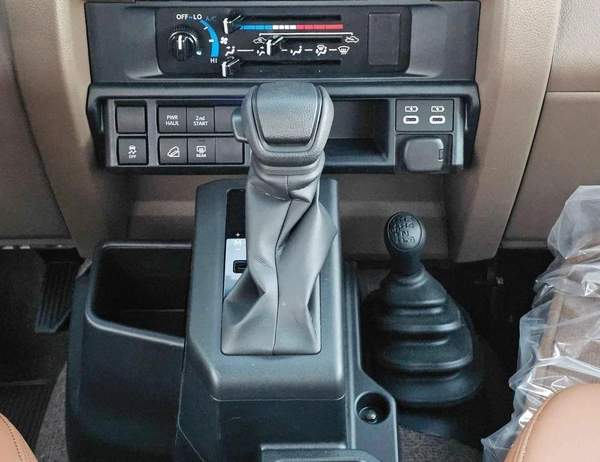 Toyota Land Cruiser 70 LX LC76 | LEATHER SEATS | DVD+CAMERA | DIFF LOCKS | 5 DOORS (CODE#H76PAF)