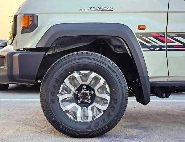 Toyota Land Cruiser 70 LX LC76 | LEATHER SEATS | DVD+CAMERA | DIFF LOCKS | 5 DOORS (CODE#H76PAF)