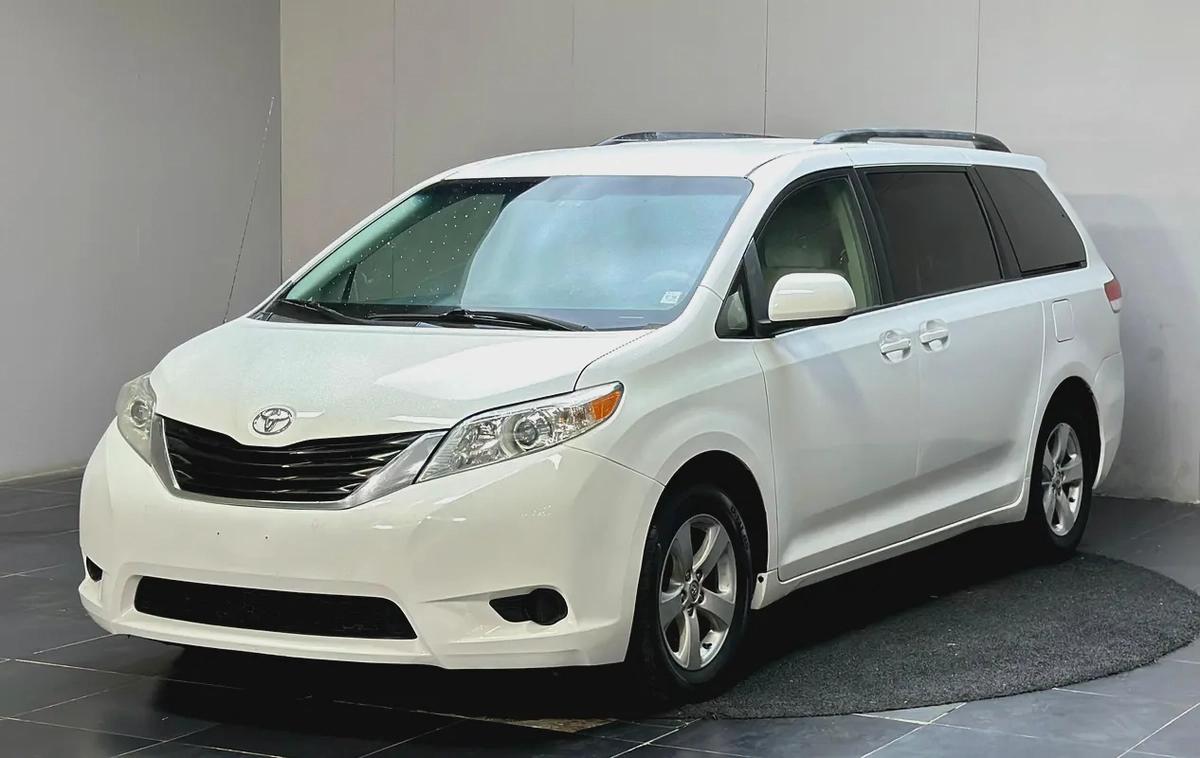 2014 Toyota Sienna LE - American Specs-1-1