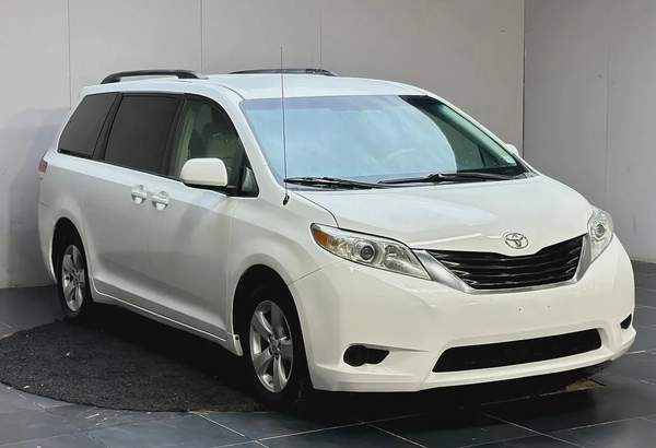 2014 Toyota Sienna LE - American Specs
