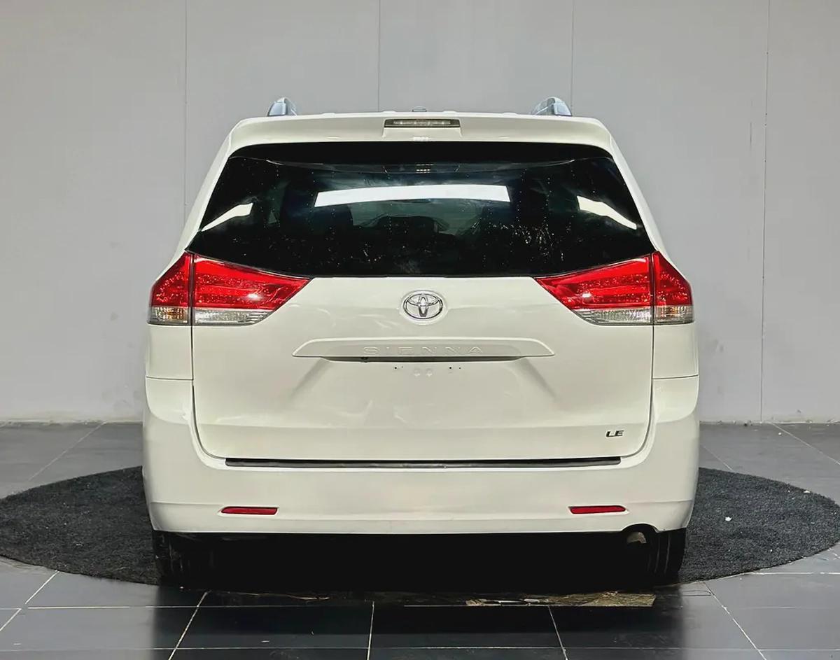 2014 Toyota Sienna LE - American Specs-4-4