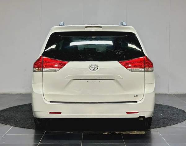 2014 Toyota Sienna LE - American Specs