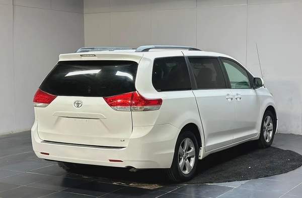 2014 Toyota Sienna LE - American Specs