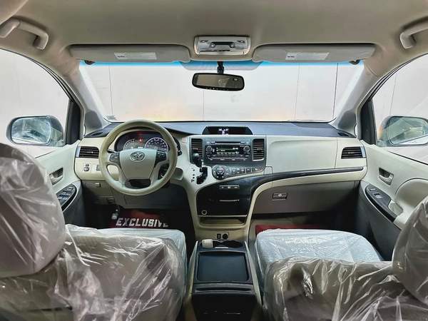 2014 Toyota Sienna LE - American Specs