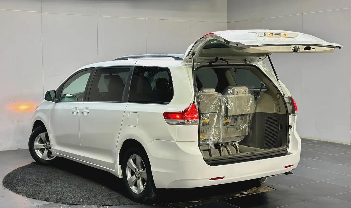 2014 Toyota Sienna LE - American Specs-11-11
