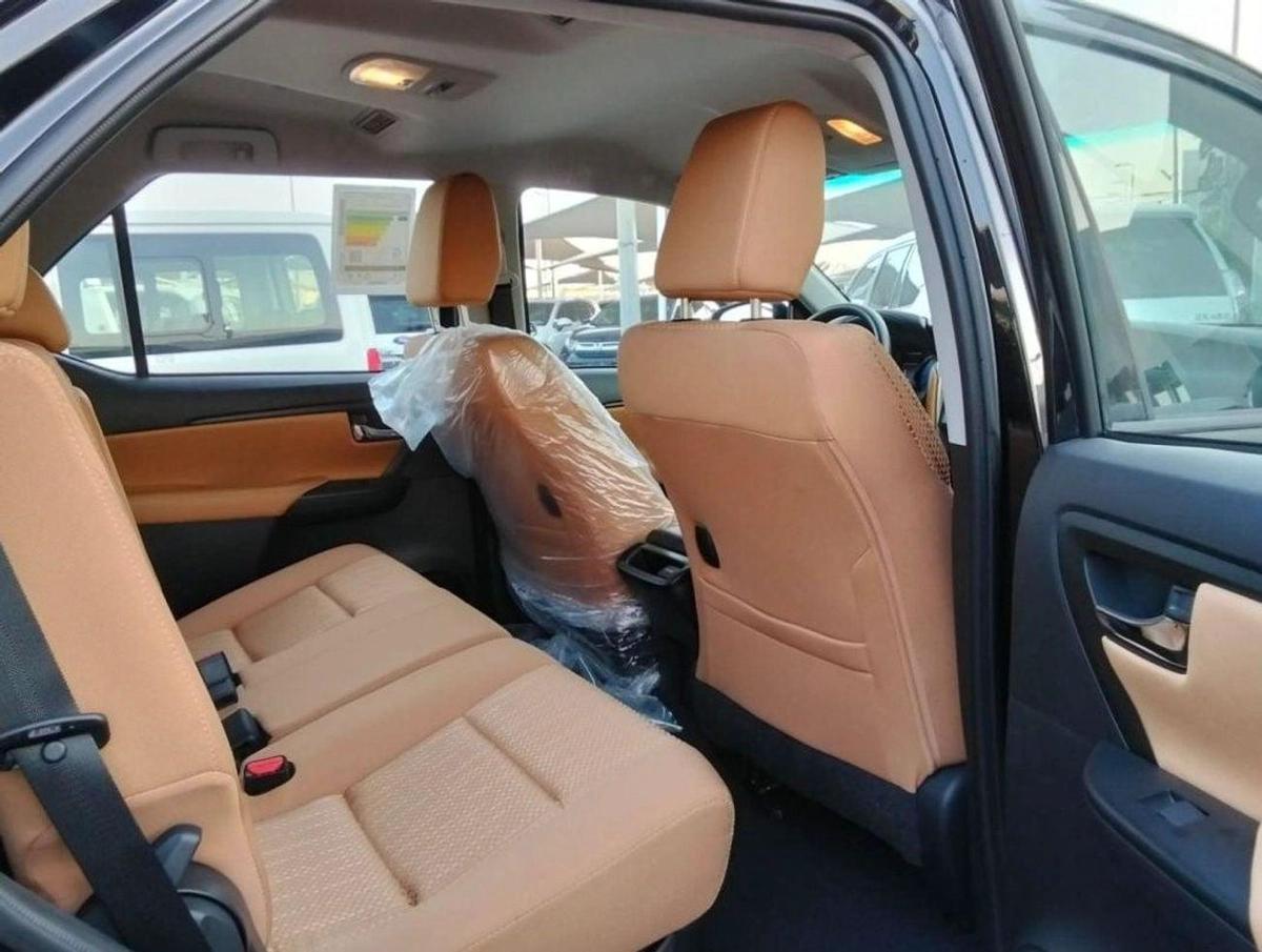Toyota Fortuner Toyota Fortuner 2.4 Basic 2024-5-5