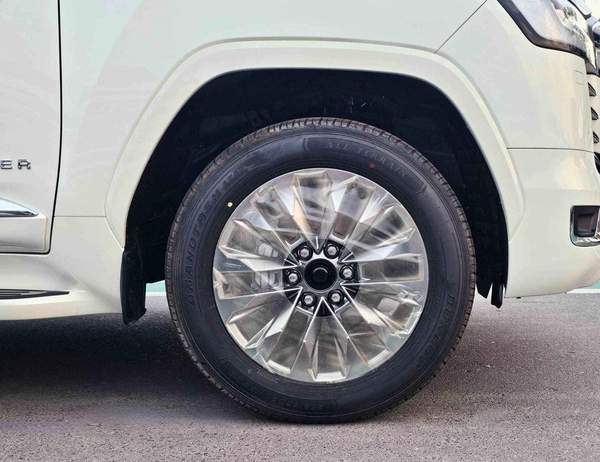 Toyota Land Cruiser VX /4.0L PETROL V6 /RADAR /BIG DVD/JBL SPEAKERS / REAR ENTERTAINMENT DVD /MID OPTION (CODE#VX4MA)
