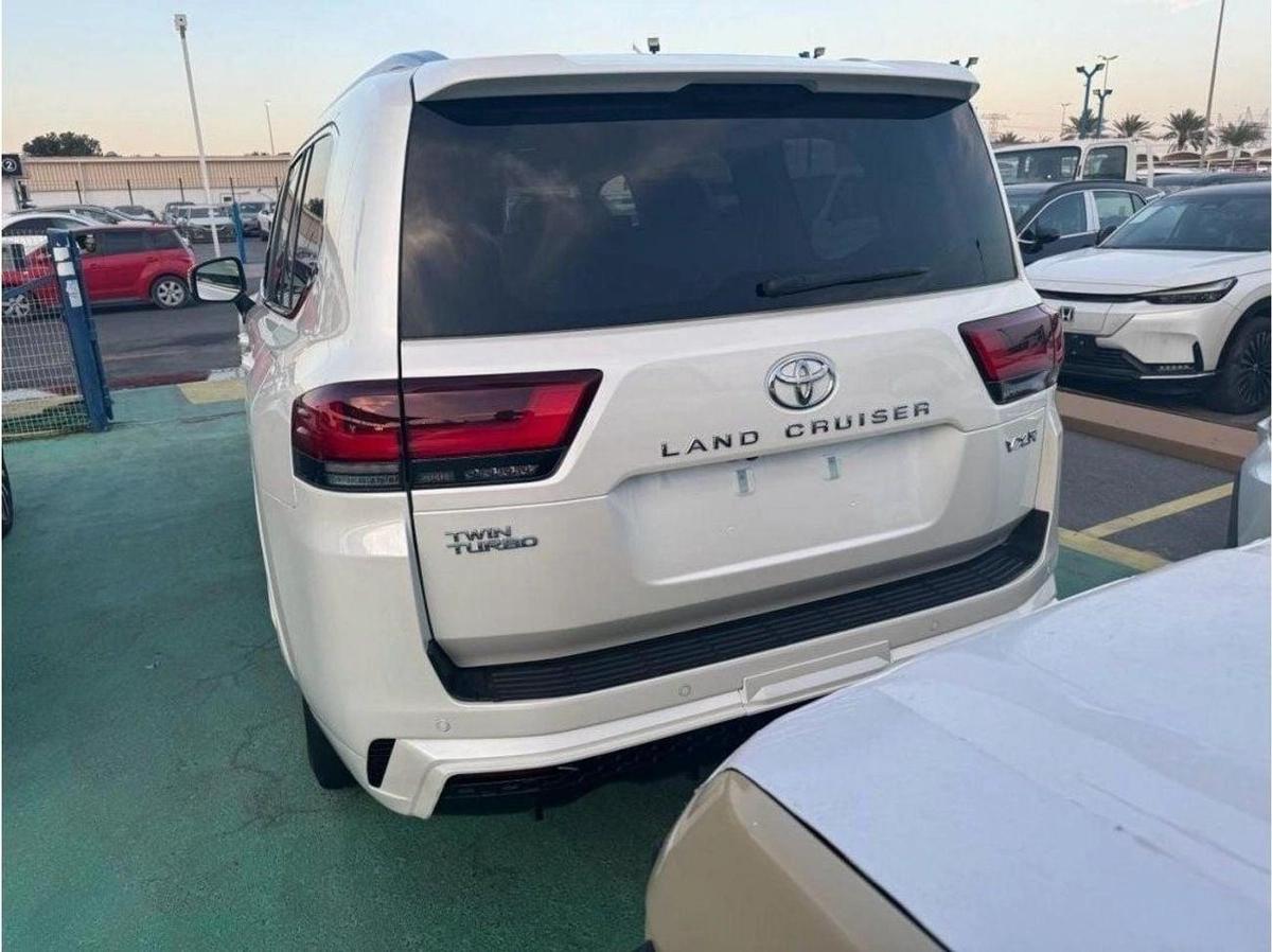 Toyota Land Cruiser VXR 3.5L-4-4