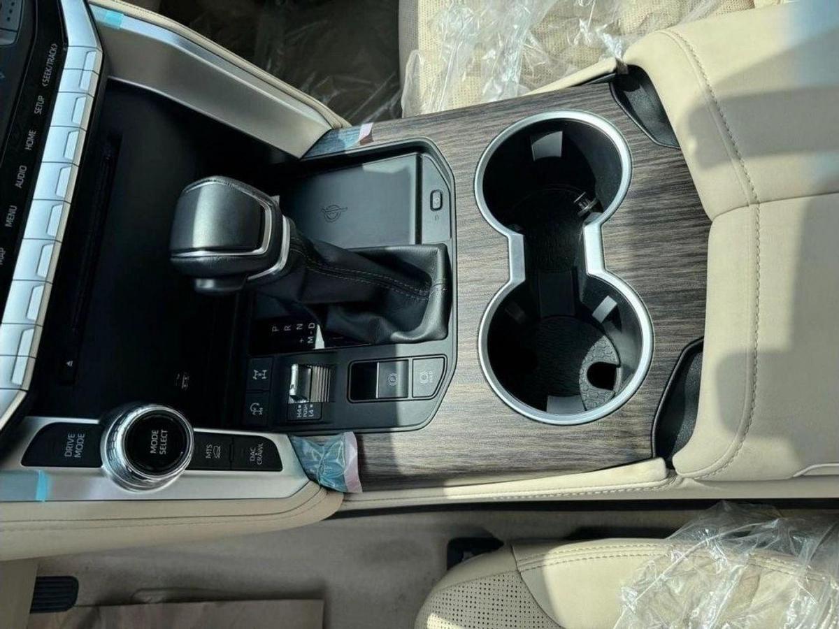 Toyota Land Cruiser VXR 3.5L-7-7