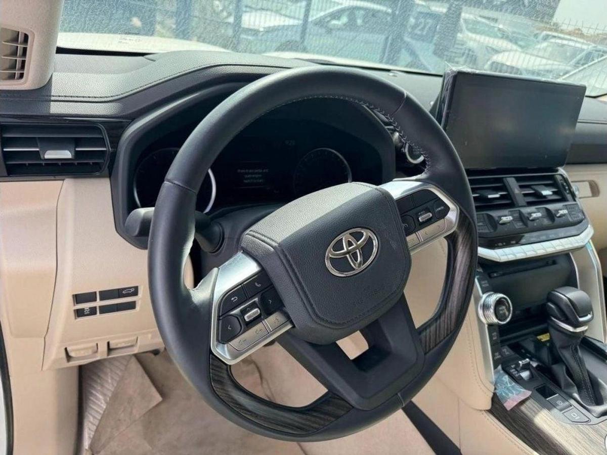 Toyota Land Cruiser VXR 3.5L-8-8