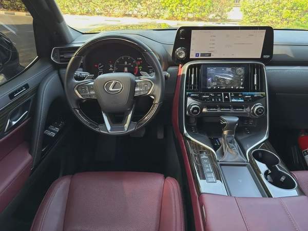 **2024**GCC SPEC UNDER WARRANTY NEAT AND CLEAN