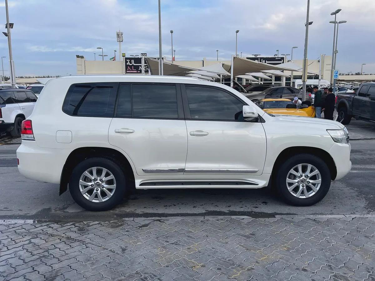 Toyota Land Cruiser GXR 2020 - GCC Specs - Excellent Condition-6-6