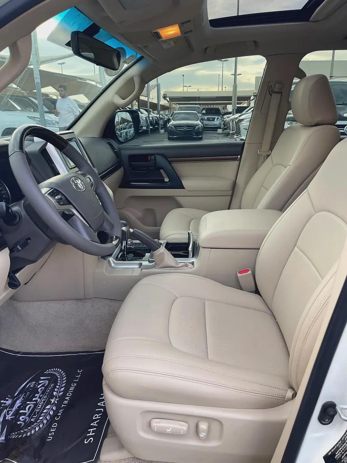 Toyota Land Cruiser GXR 2020 - GCC Specs - Excellent Condition-10-10