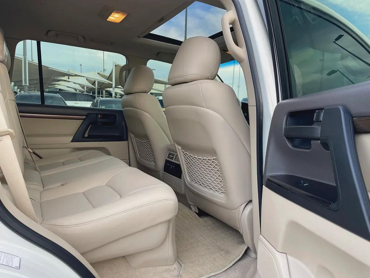 Toyota Land Cruiser GXR 2020 - GCC Specs - Excellent Condition-13-13