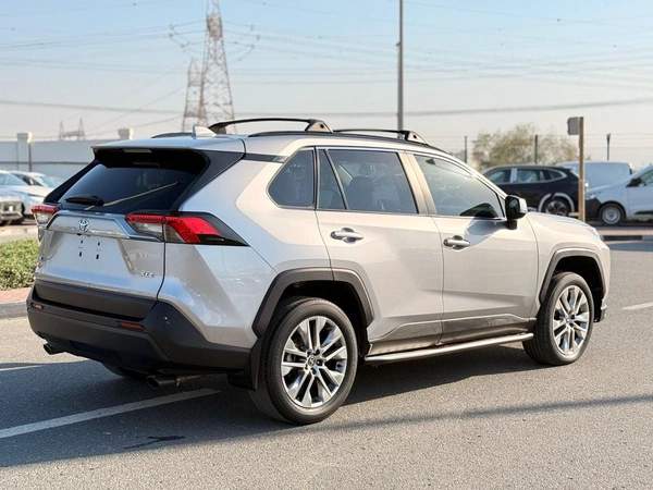 Toyota RAV4 XLE premium 2.5L Full option