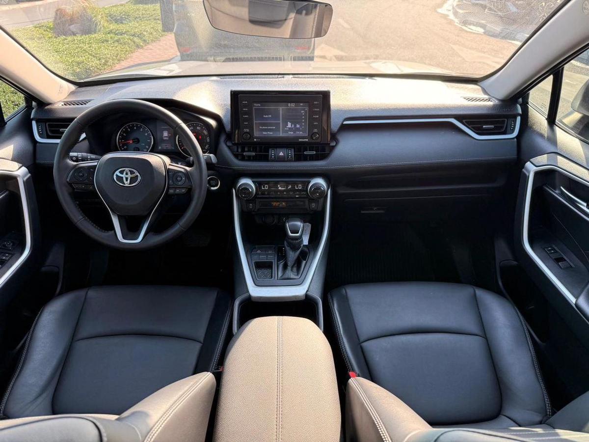 Toyota RAV4 XLE premium 2.5L Full option-4-4