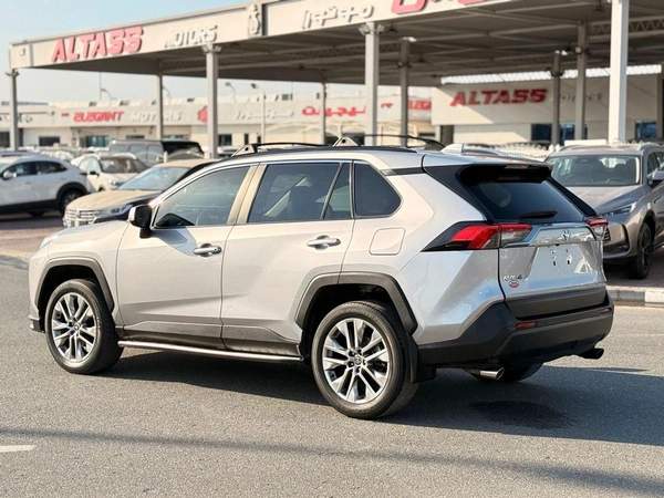 Toyota RAV4 XLE premium 2.5L Full option