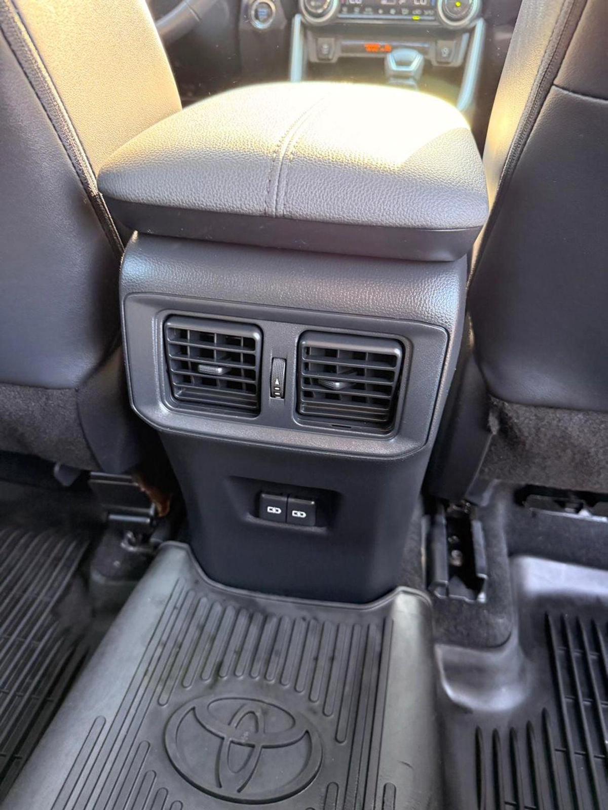 Toyota RAV4 XLE premium 2.5L Full option-16-16