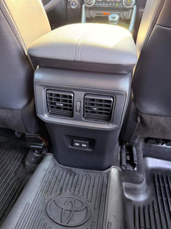 Toyota RAV4 XLE premium 2.5L Full option