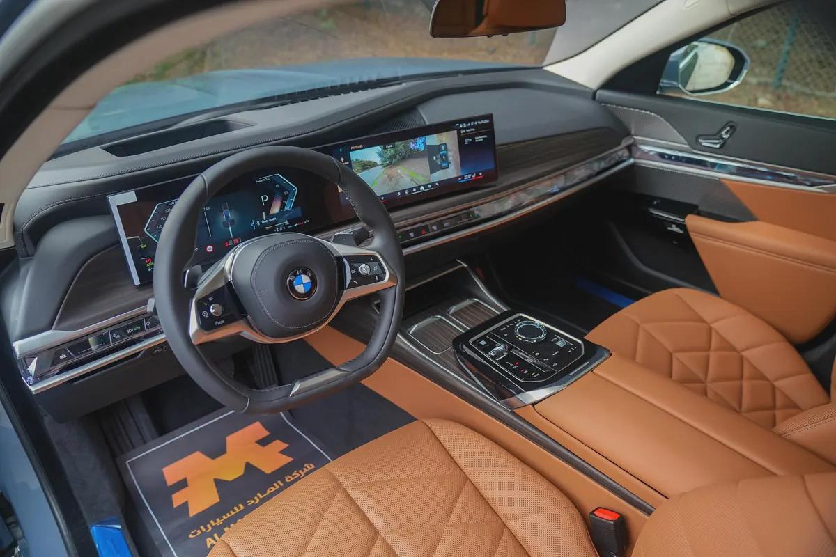 BMW 735i Exclusive – 2026 | Brand New | GCC | AED 425,000-4-4