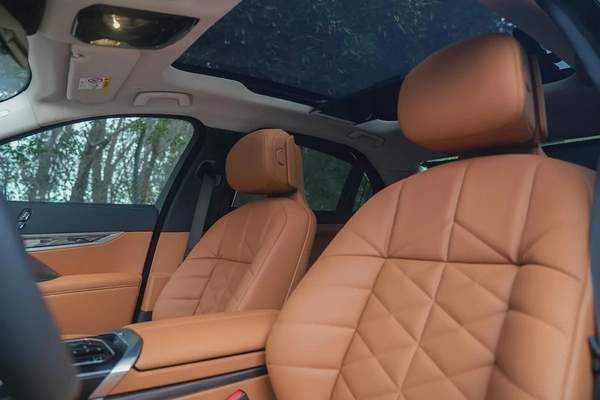 BMW 735i Exclusive – 2026 | Brand New | GCC | AED 425,000