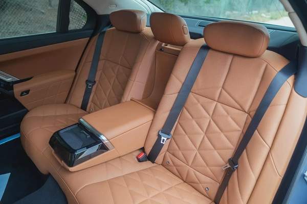 BMW 735i Exclusive – 2026 | Brand New | GCC | AED 425,000