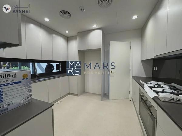 Spacious 3BR Middle unit in Green Community | Ready to move