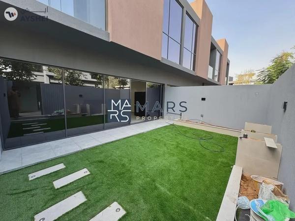 Spacious 3BR Middle unit in Green Community | Ready to move